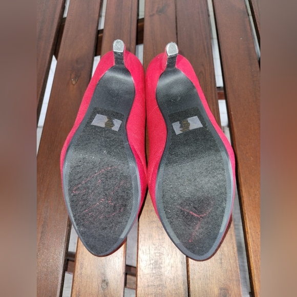 Beautiful Jinni-S Red Vegan Suede Pumps! Size 10M Excellent Condition! - Picture 5 of 5